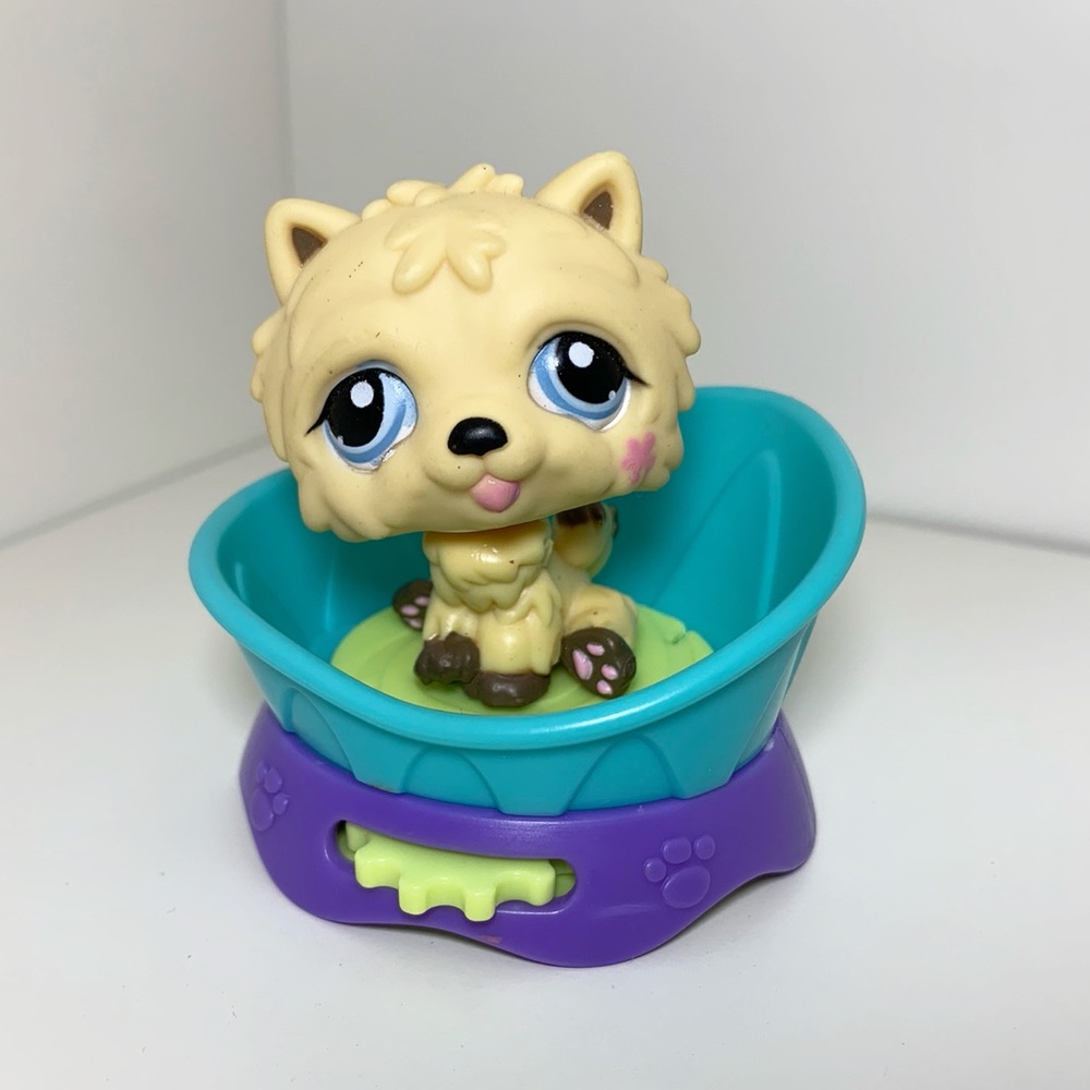 RARE Littlest Pet Shop - Fluff Dog w/ Rotating Bed